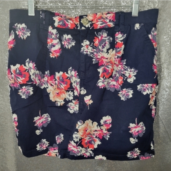 Rider by Lee Women's Utility Midrise Skirt Skorts Navy Pink Floral sz 14MED - Picture 3 of 7